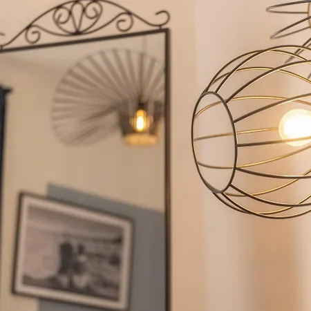 Urban Retreat And Light Sauna On King Bed