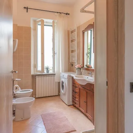 Urban Retreat And Light Sauna On King Bed Apartment Perugia