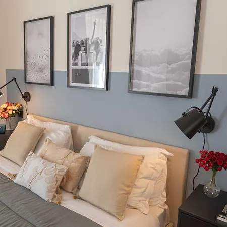 Urban Retreat And Light Sauna On King Bed Perugia