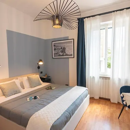 Urban Retreat And Light Sauna On King Bed