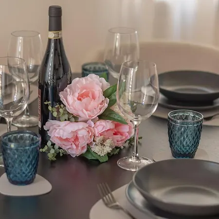 Urban Retreat And Light Sauna On King Bed *