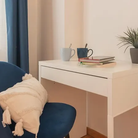 شقة Urban Retreat And Light Sauna On King Bed