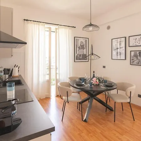 Urban Retreat And Light Sauna On King Bed *