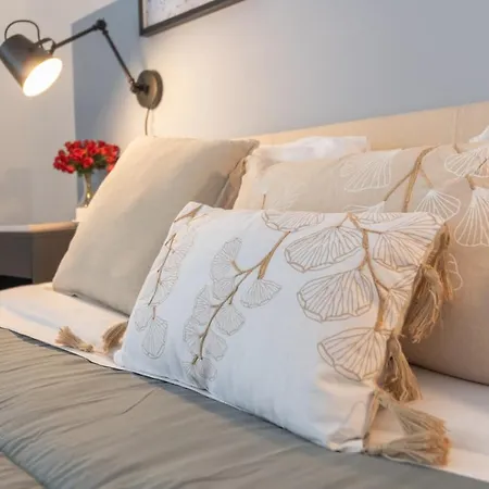 Urban Retreat And Light Sauna On King Bed Apartman Perugia