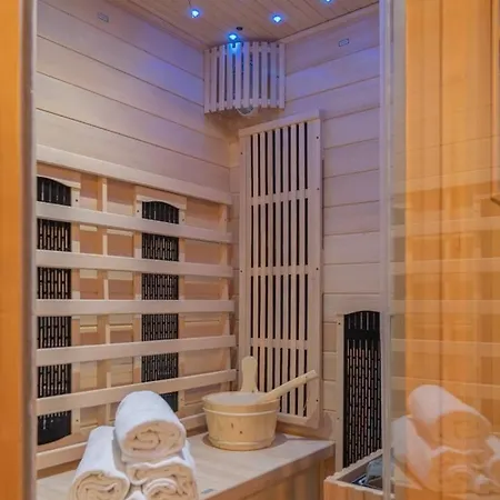 Urban Retreat And Light Sauna On King Bed Apartament Perugia