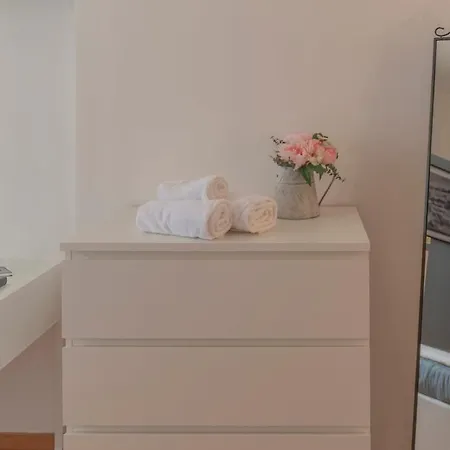 Urban Retreat And Light Sauna On King Bed *