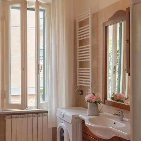 Urban Retreat And Light Sauna On King Bed Appartement *