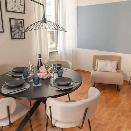 Urban Retreat And Light Sauna On King Bed *