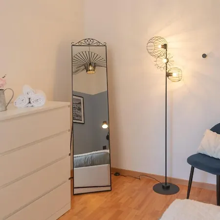 Appartement Urban Retreat And Light Sauna On King Bed